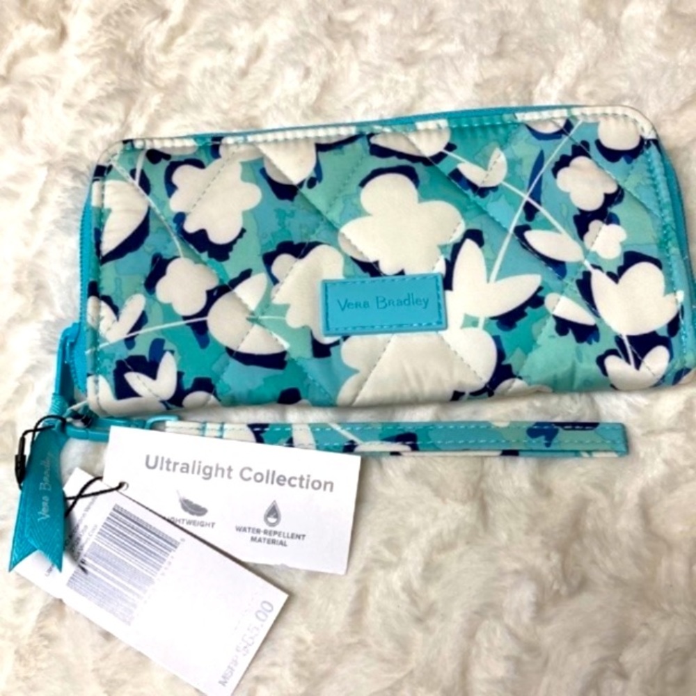 Vera Bradley Ultralight RFID Accordion Wristlet Cut Vines Cool